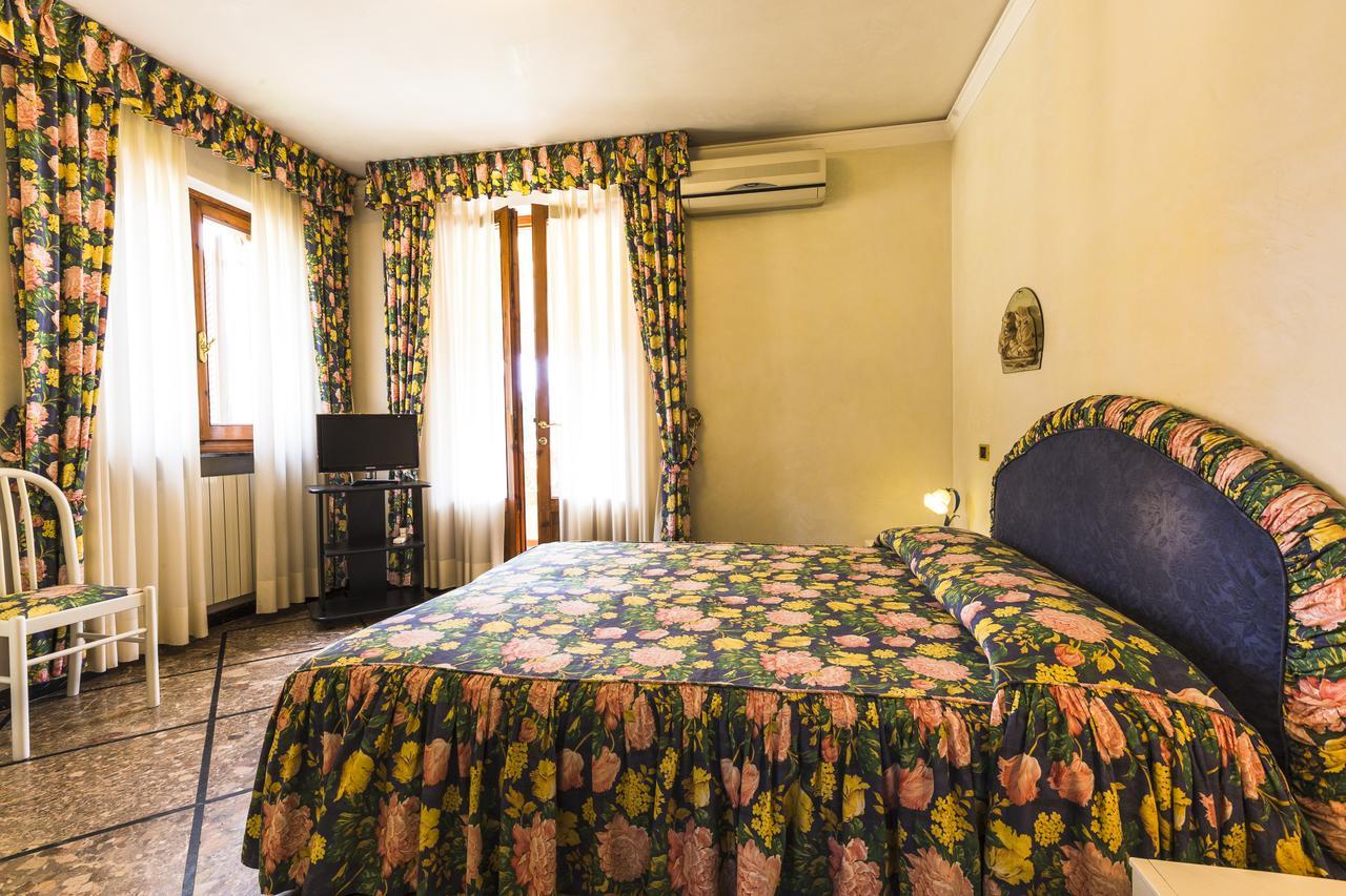 Hotel Sonia Форте-деи-Марми Экстерьер фото